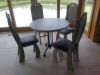 Sendintas ąžuolinis stalas su kėdėmis